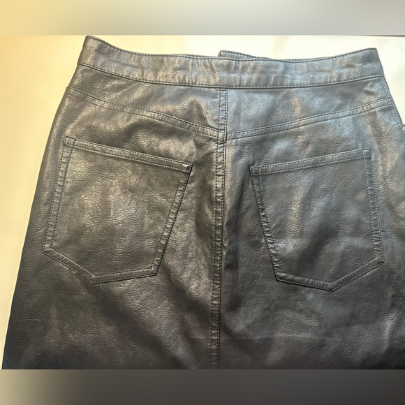 H&M Faux Leather Mini Skirt - Picture 3 of 6